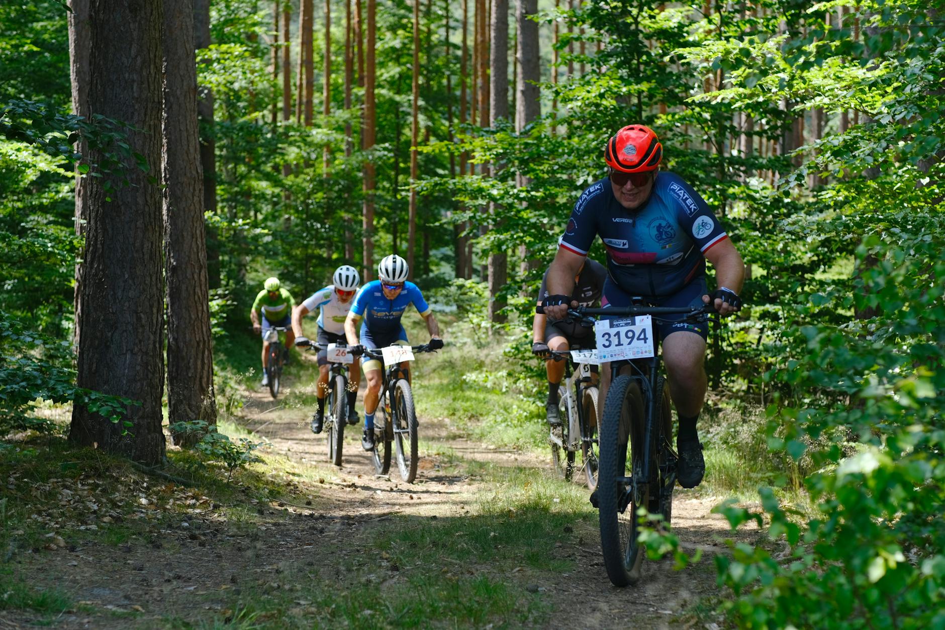 Drużyna piłkarska i rugbista z Łodzi świętują sukcesy sportowe w kraju.