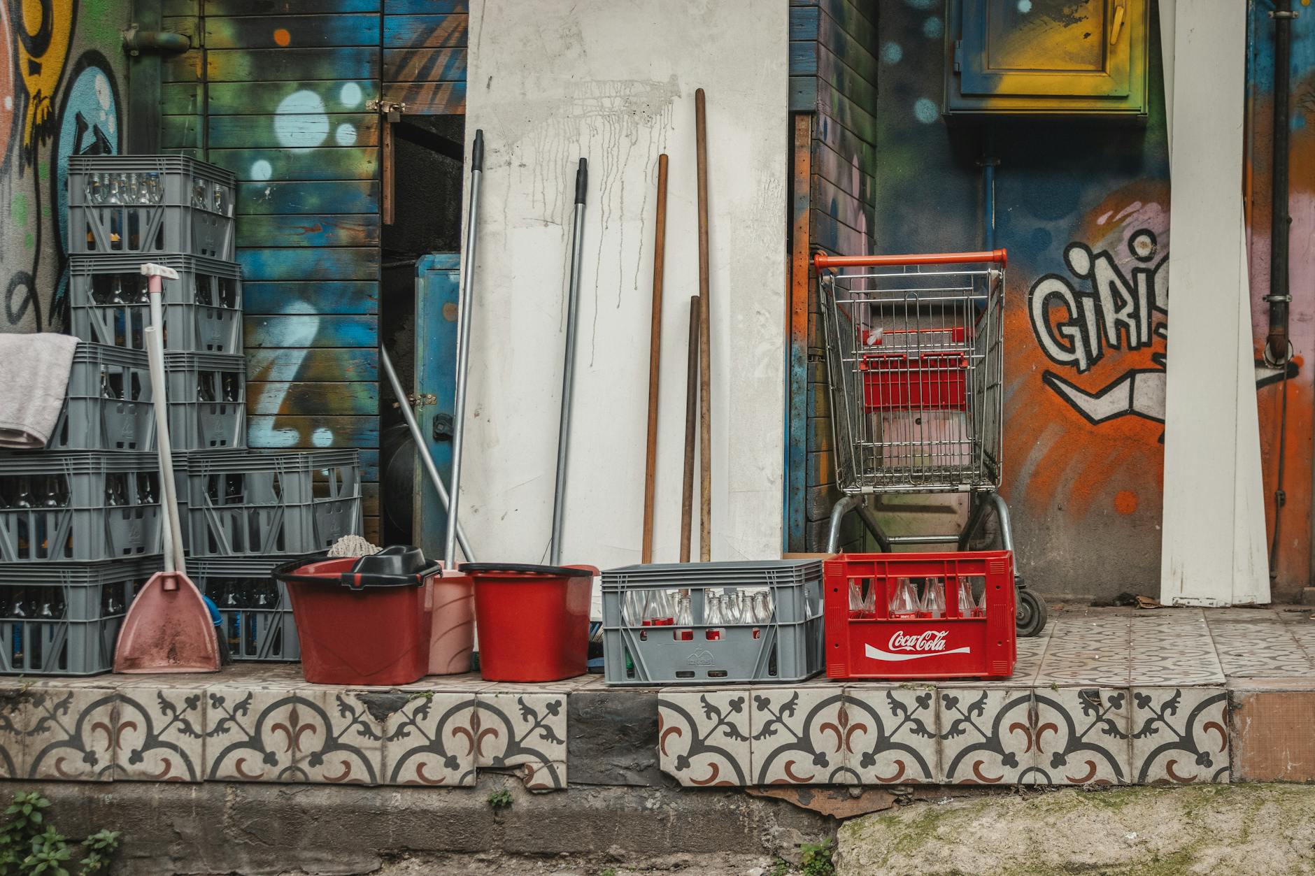 Grafika symbolizująca pomoc społeczną, z widocznym napisem 'Streetworker MOPS Łódź'